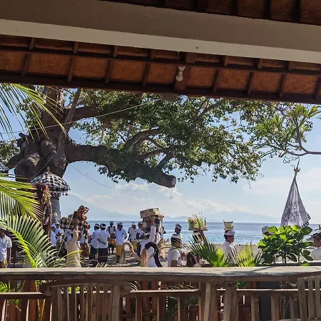Sarinah Beach - Bistro & Bungalow